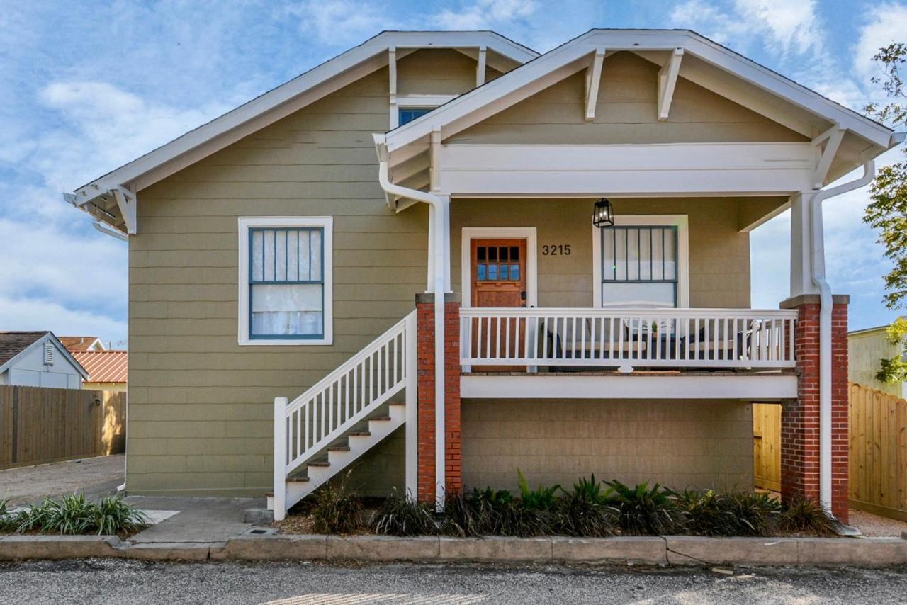 Coastal Craftsman- Walk To Beach & Pleasure Pier- As Seen On 'Restoring Galveston' Εξωτερικό φωτογραφία