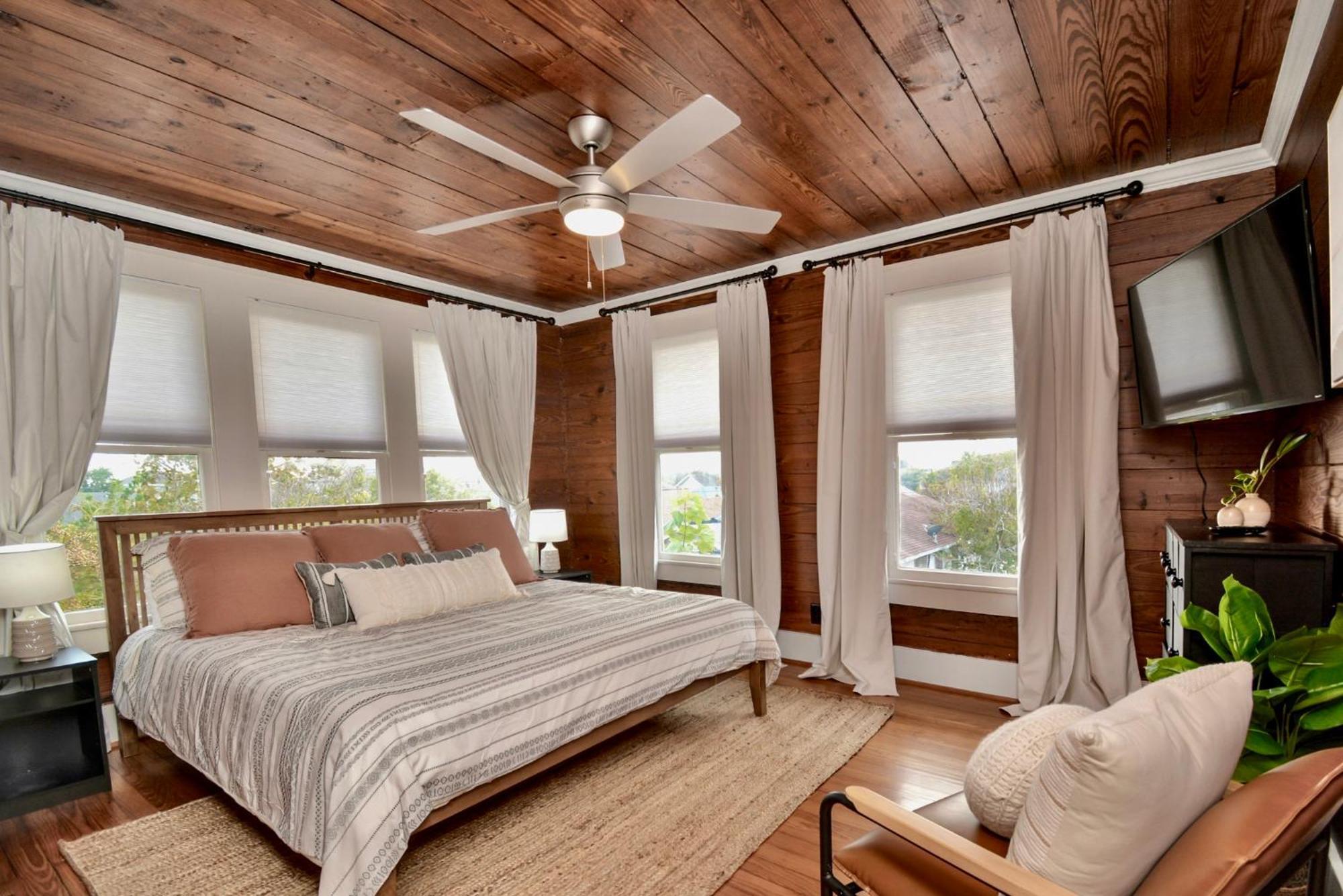 Coastal Craftsman- Walk To Beach & Pleasure Pier- As Seen On 'Restoring Galveston' Εξωτερικό φωτογραφία